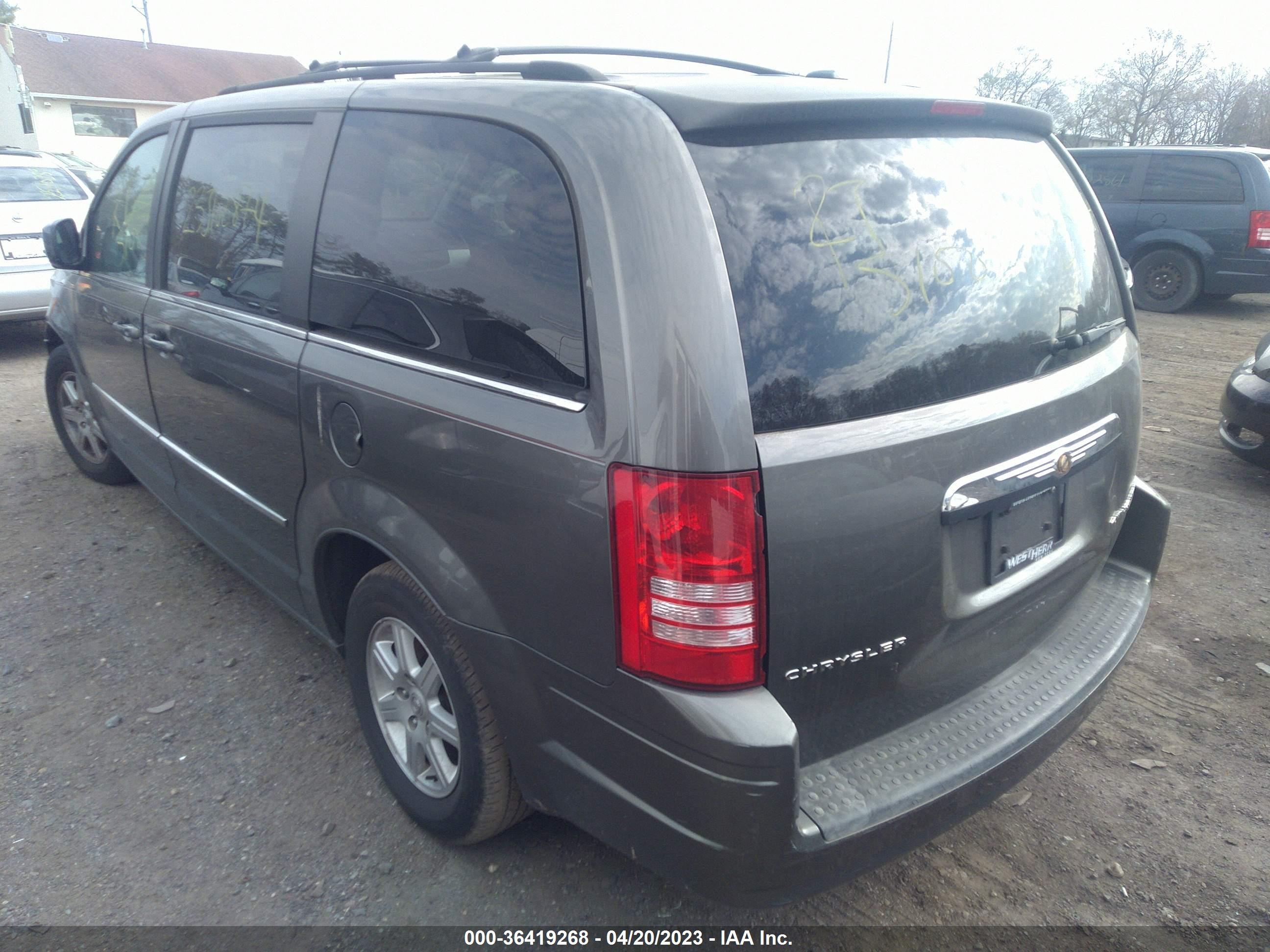 Photo 2 VIN: 2A4RR8D18AR320859 - CHRYSLER TOWN & COUNTRY 