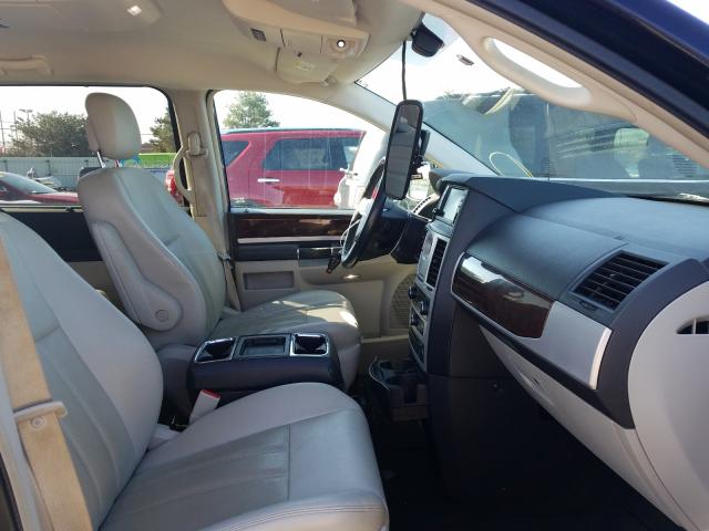 Photo 4 VIN: 2A4RR8D18AR428639 - CHRYSLER TOWN &AMP COU 