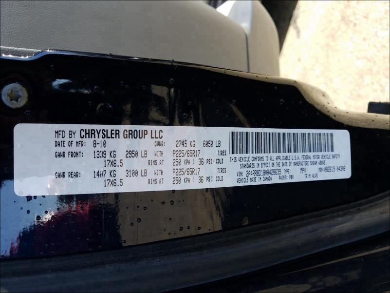 Photo 9 VIN: 2A4RR8D18AR428639 - CHRYSLER TOWN &AMP COU 