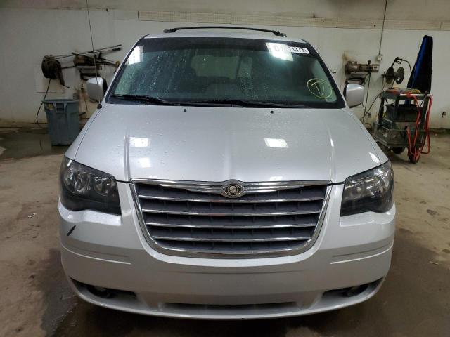 Photo 4 VIN: 2A4RR8D18AR479705 - CHRYSLER TOWN & COU 