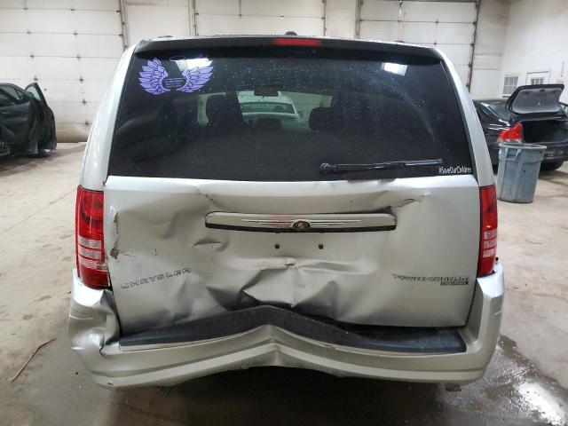 Photo 5 VIN: 2A4RR8D18AR479705 - CHRYSLER TOWN & COU 