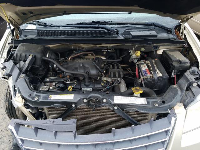 Photo 6 VIN: 2A4RR8D19AR320353 - CHRYSLER TOWN & COU 