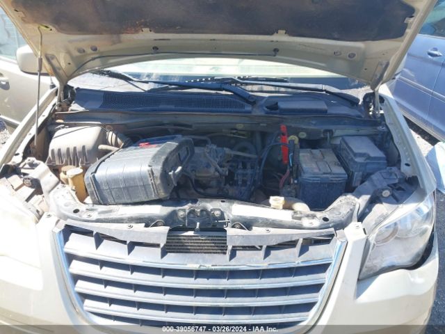 Photo 9 VIN: 2A4RR8D19AR415799 - CHRYSLER TOWN & COUNTRY 