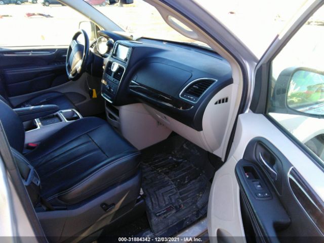 Photo 4 VIN: 2A4RR8DG0BR604203 - CHRYSLER TOWN & COUNTRY 