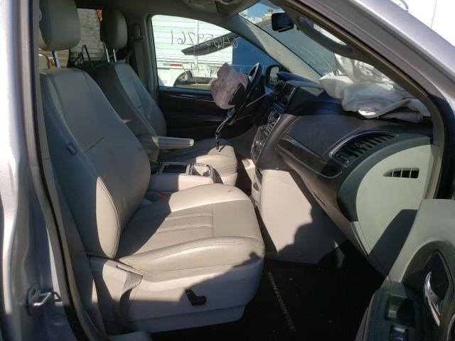 Photo 4 VIN: 2A4RR8DG0BR611135 - CHRYSLER TOWN &AMP COU 