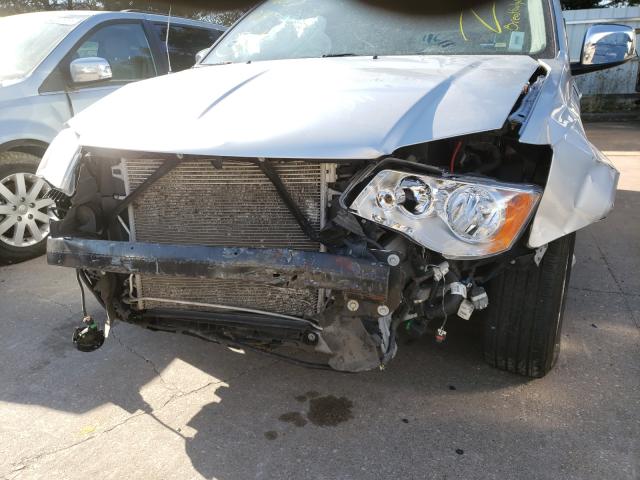 Photo 8 VIN: 2A4RR8DG0BR611135 - CHRYSLER TOWN &AMP COU 