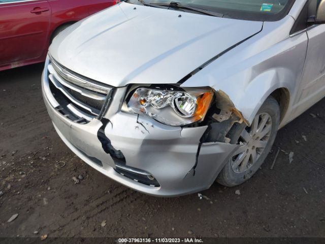 Photo 5 VIN: 2A4RR8DG1BR630311 - CHRYSLER TOWN & COUNTRY 