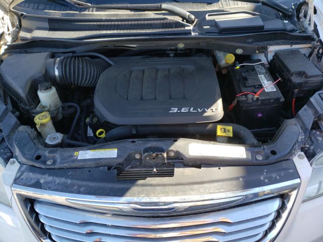 Photo 6 VIN: 2A4RR8DG1BR683848 - CHRYSLER TOWN &AMP COU 