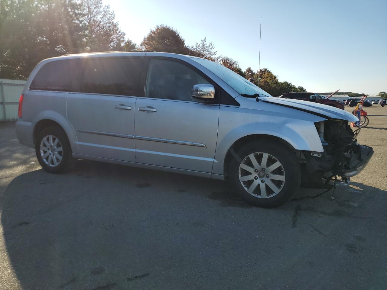 Photo 3 VIN: 2A4RR8DG1BR745071 - CHRYSLER TOWN & COUNTRY 