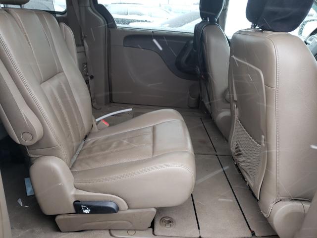 Photo 5 VIN: 2A4RR8DG1BR796666 - CHRYSLER TOWN & COU 