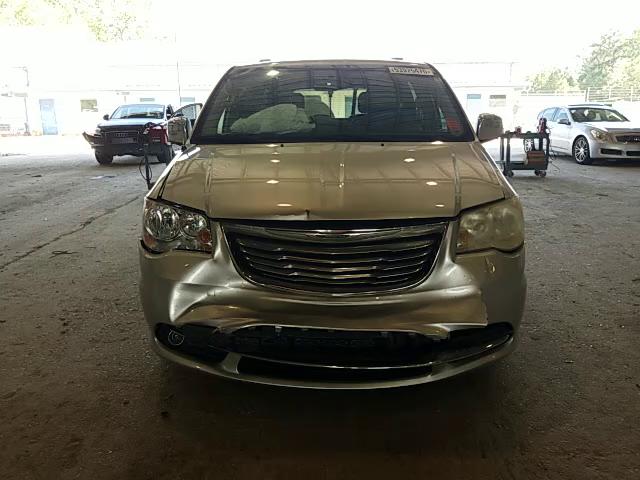 Photo 10 VIN: 2A4RR8DG2BR612898 - CHRYSLER TOWN & COU 