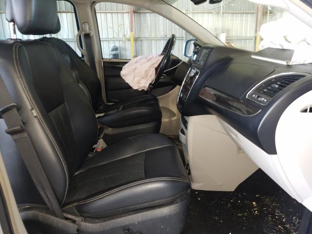 Photo 4 VIN: 2A4RR8DG2BR612898 - CHRYSLER TOWN & COU 