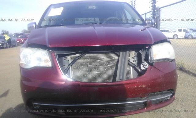 Photo 5 VIN: 2A4RR8DG2BR749940 - CHRYSLER TOWN AND COUNTRY 