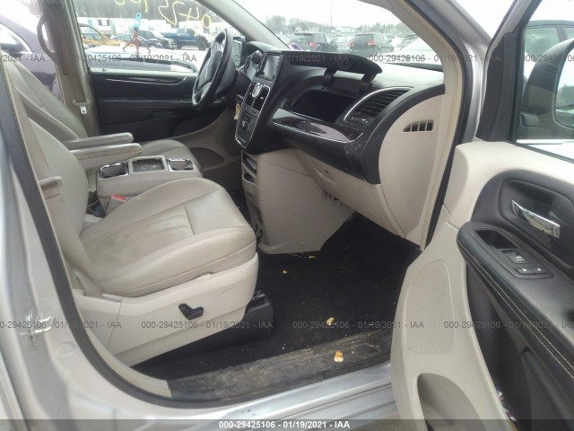 Photo 4 VIN: 2A4RR8DG2BR780394 - CHRYSLER TOWN & COUNTRY 