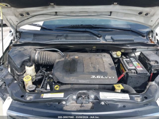 Photo 9 VIN: 2A4RR8DG3BR645506 - CHRYSLER TOWN & COUNTRY 