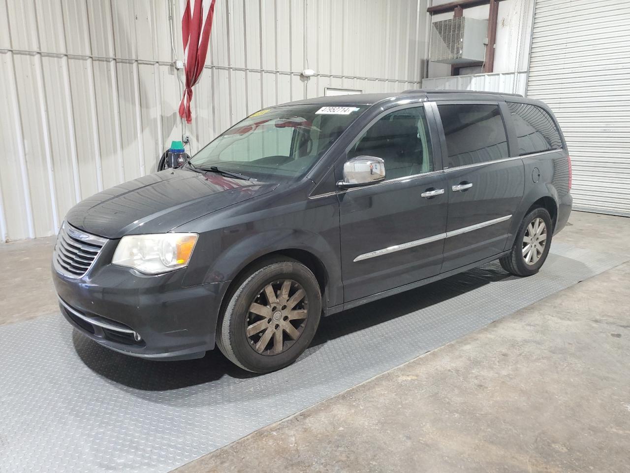 Photo 1 VIN: 2A4RR8DG3BR677369 - CHRYSLER TOWN & COUNTRY 