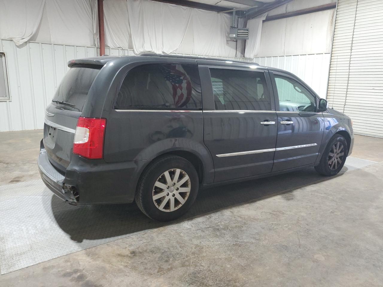 Photo 3 VIN: 2A4RR8DG3BR677369 - CHRYSLER TOWN & COUNTRY 