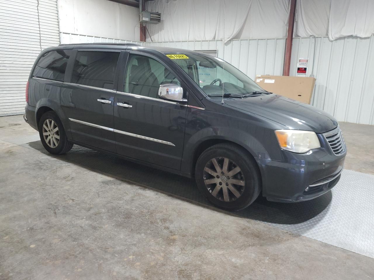 Photo 4 VIN: 2A4RR8DG3BR677369 - CHRYSLER TOWN & COUNTRY 