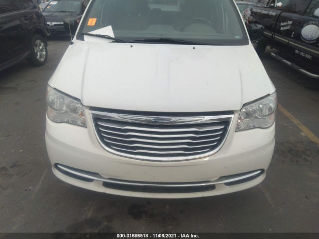 Photo 5 VIN: 2A4RR8DG3BR679901 - CHRYSLER TOWN & COUNTRY 