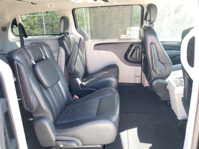 Photo 5 VIN: 2A4RR8DG3BR704103 - CHRYSLER TOWN &AMP COU 