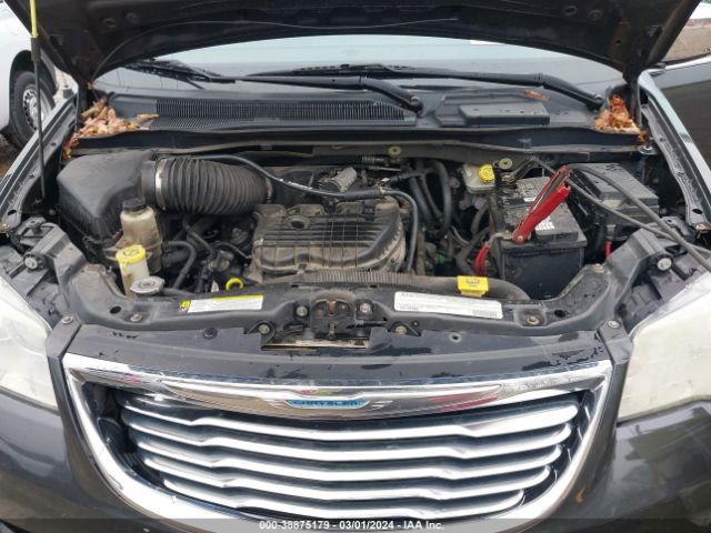 Photo 9 VIN: 2A4RR8DG3BR772224 - CHRYSLER TOWN & COU 