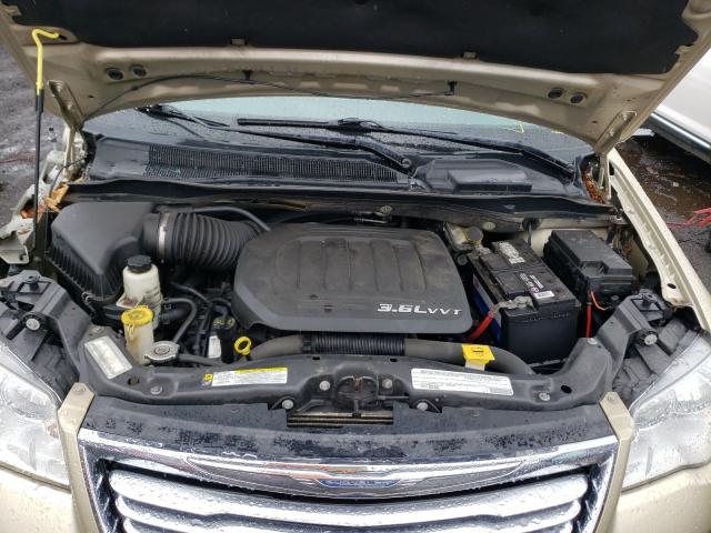 Photo 6 VIN: 2A4RR8DG4BR619142 - CHRYSLER TOWN &AMP COU 