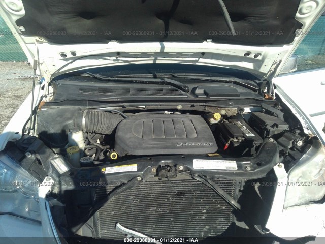 Photo 9 VIN: 2A4RR8DG4BR676912 - CHRYSLER TOWN & COUNTRY 