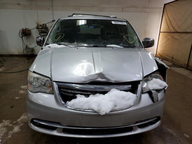 Photo 4 VIN: 2A4RR8DG6BR714379 - CHRYSLER TOWN & COU 