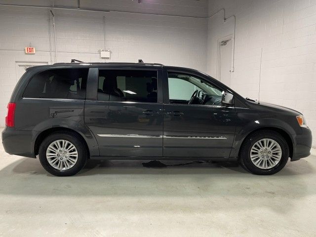 Photo 0 VIN: 2A4RR8DG6BR746717 - CHRYSLER TOWN & COUNTRY 