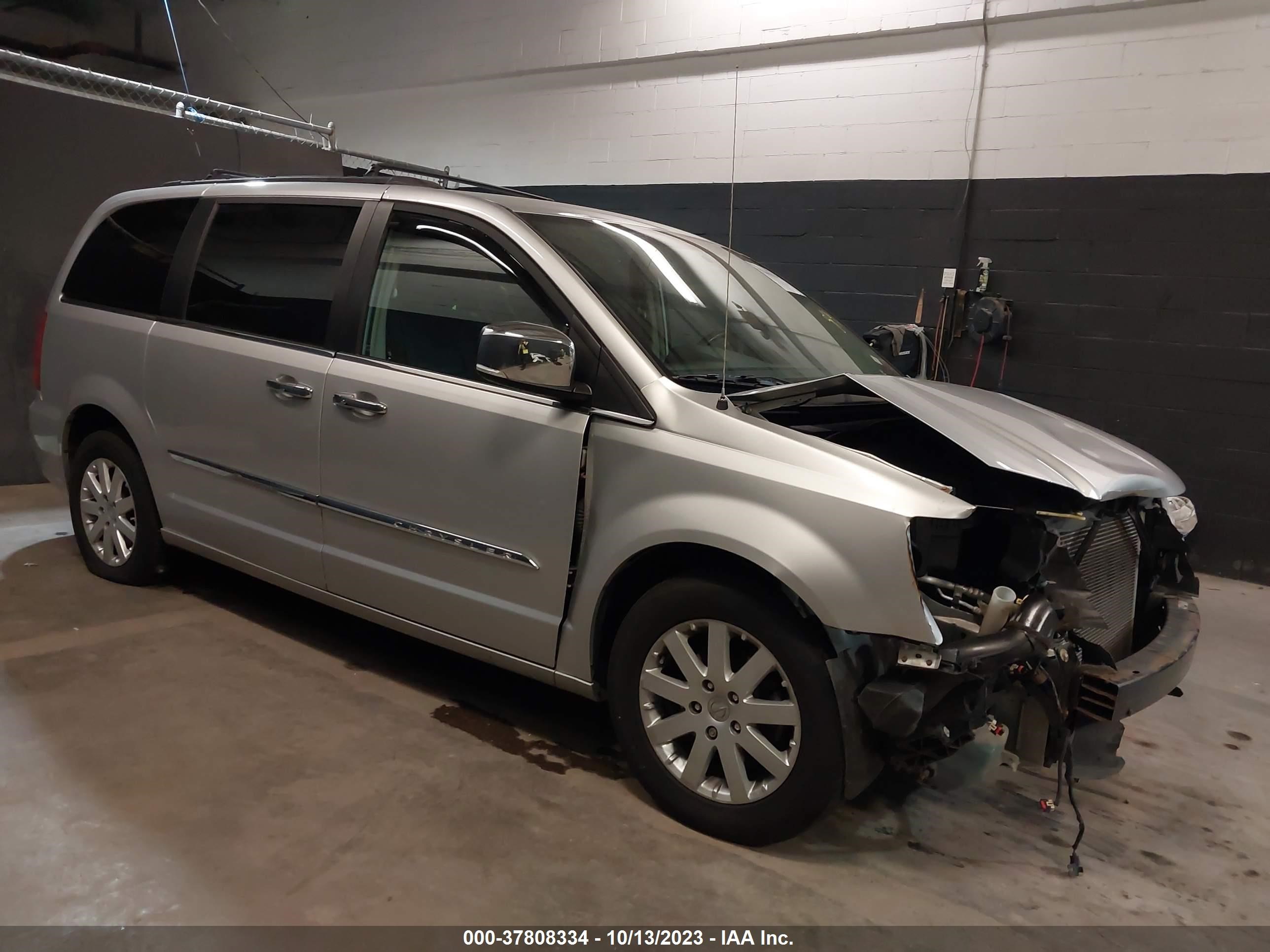 Photo 0 VIN: 2A4RR8DG7BR613755 - CHRYSLER TOWN & COUNTRY 