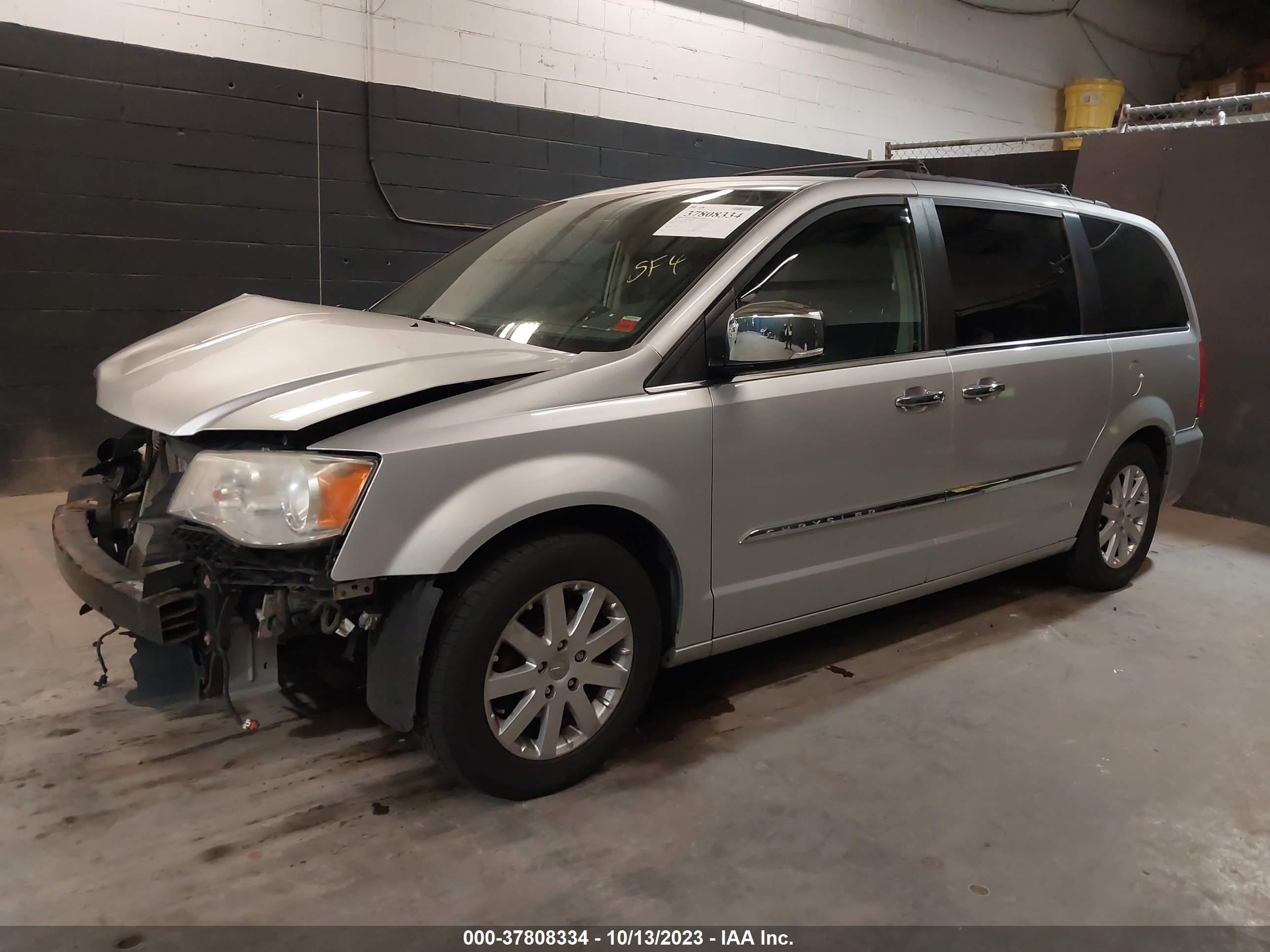 Photo 1 VIN: 2A4RR8DG7BR613755 - CHRYSLER TOWN & COUNTRY 