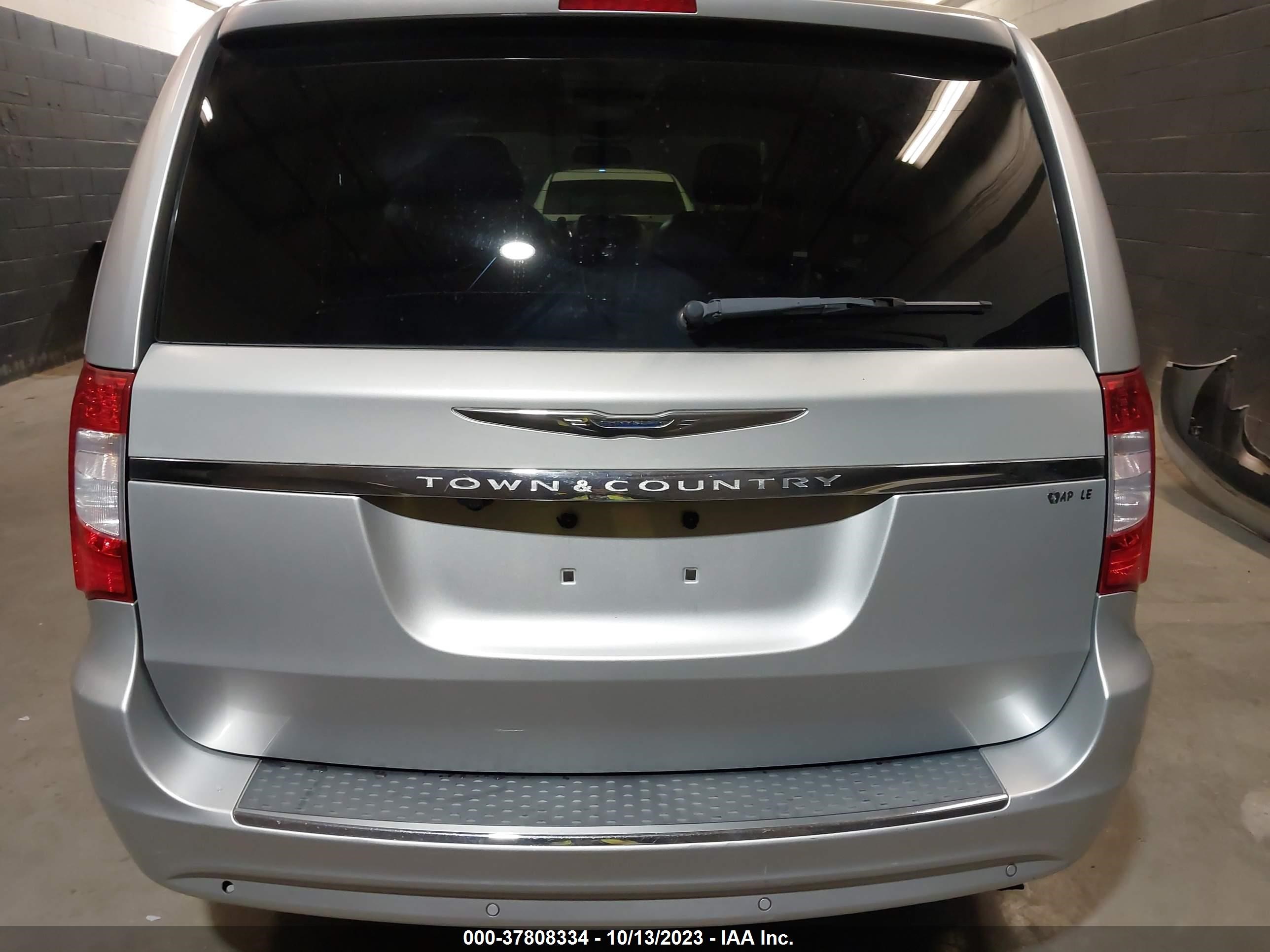 Photo 16 VIN: 2A4RR8DG7BR613755 - CHRYSLER TOWN & COUNTRY 