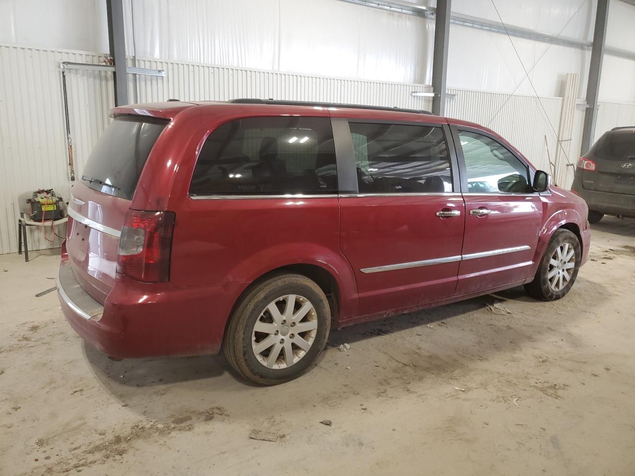 Photo 2 VIN: 2A4RR8DG7BR704461 - CHRYSLER TOWN & COUNTRY 