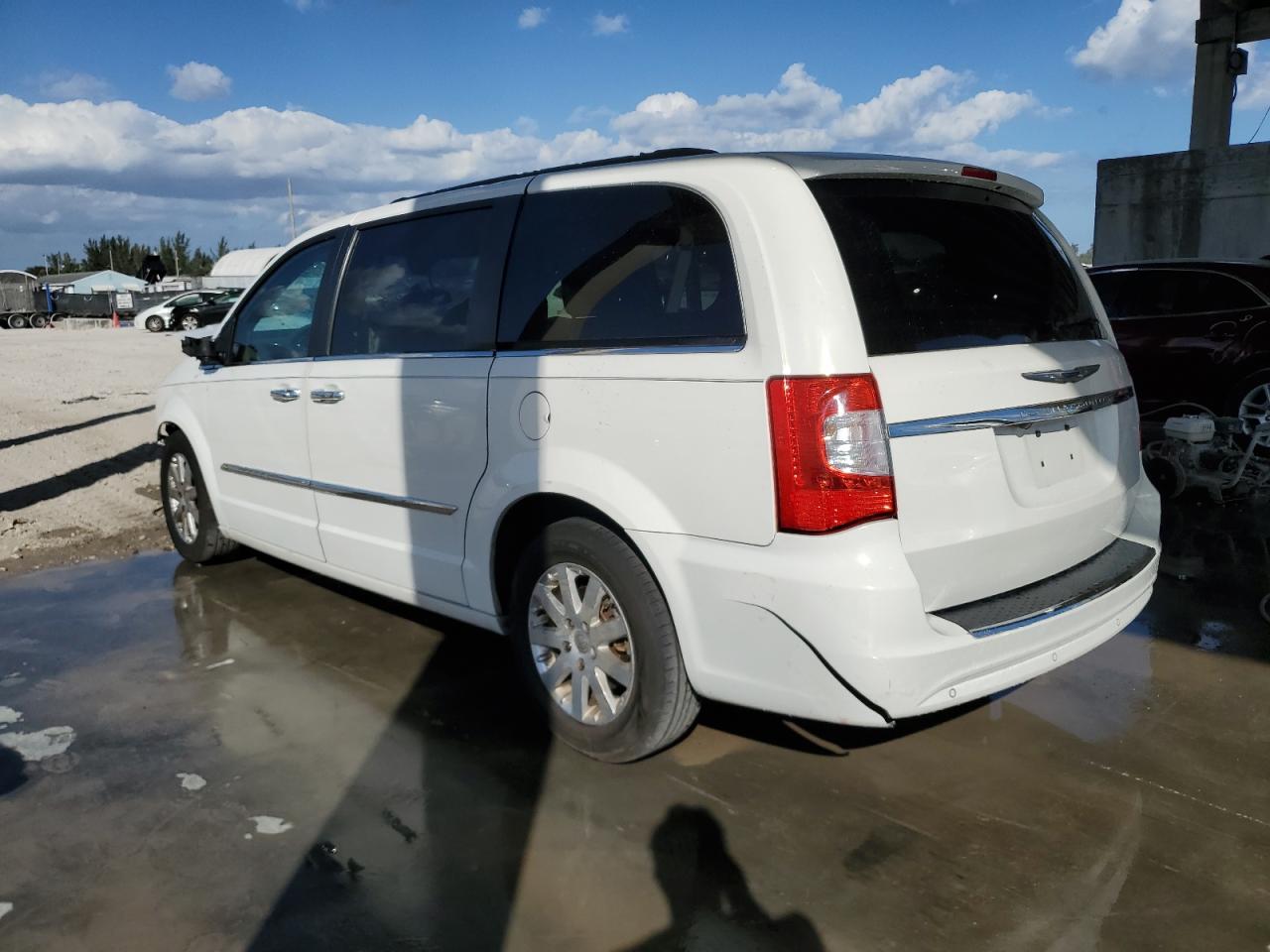 Photo 1 VIN: 2A4RR8DG8BR659319 - CHRYSLER TOWN & COUNTRY 