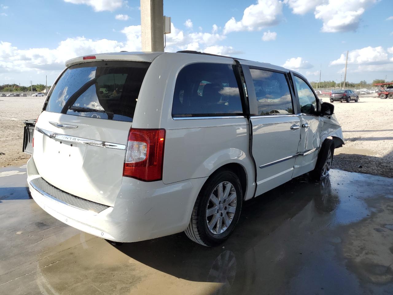 Photo 2 VIN: 2A4RR8DG8BR659319 - CHRYSLER TOWN & COUNTRY 