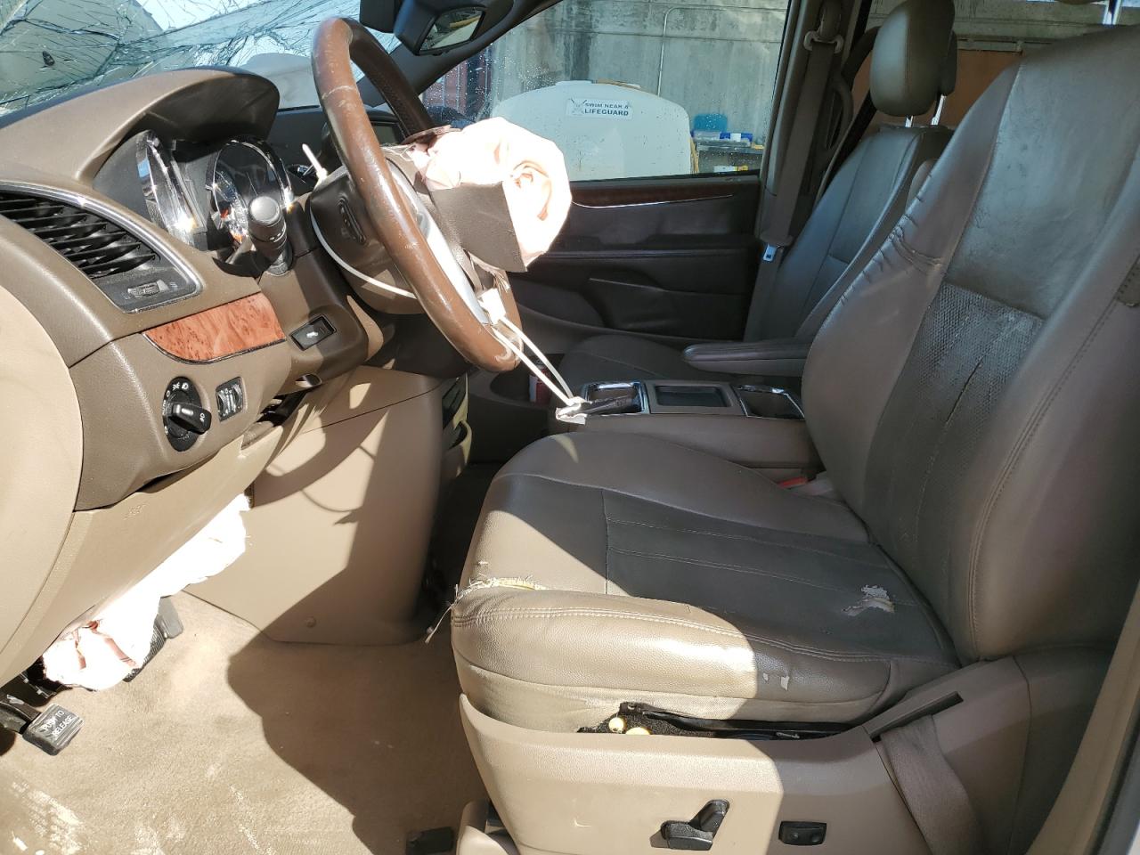 Photo 6 VIN: 2A4RR8DG8BR659319 - CHRYSLER TOWN & COUNTRY 