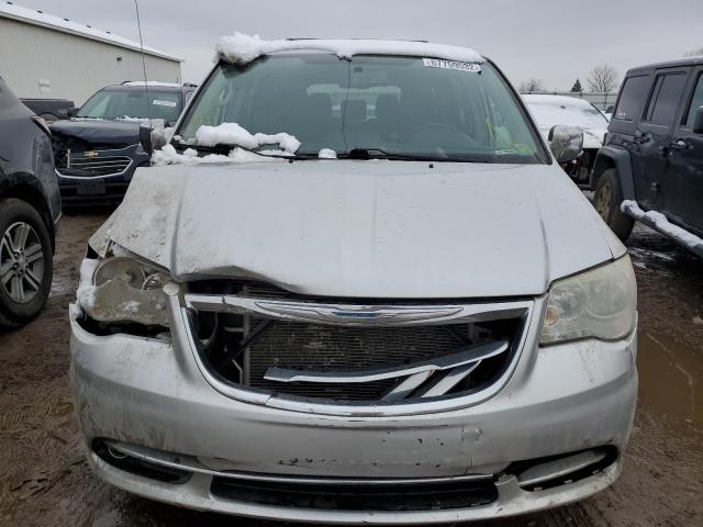 Photo 4 VIN: 2A4RR8DG8BR758335 - CHRYSLER TOWN & COU 