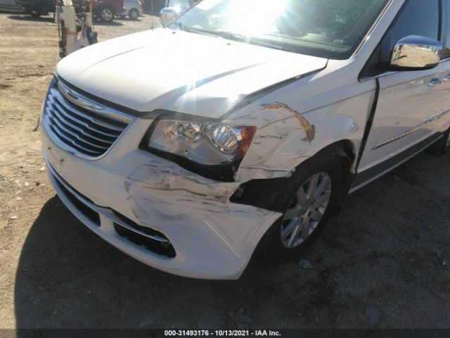 Photo 5 VIN: 2A4RR8DG8BR759372 - CHRYSLER TOWN & COUNTRY 