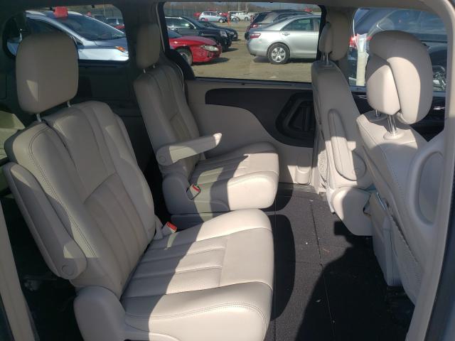 Photo 5 VIN: 2A4RR8DG9BR797645 - CHRYSLER TOWN & COU 