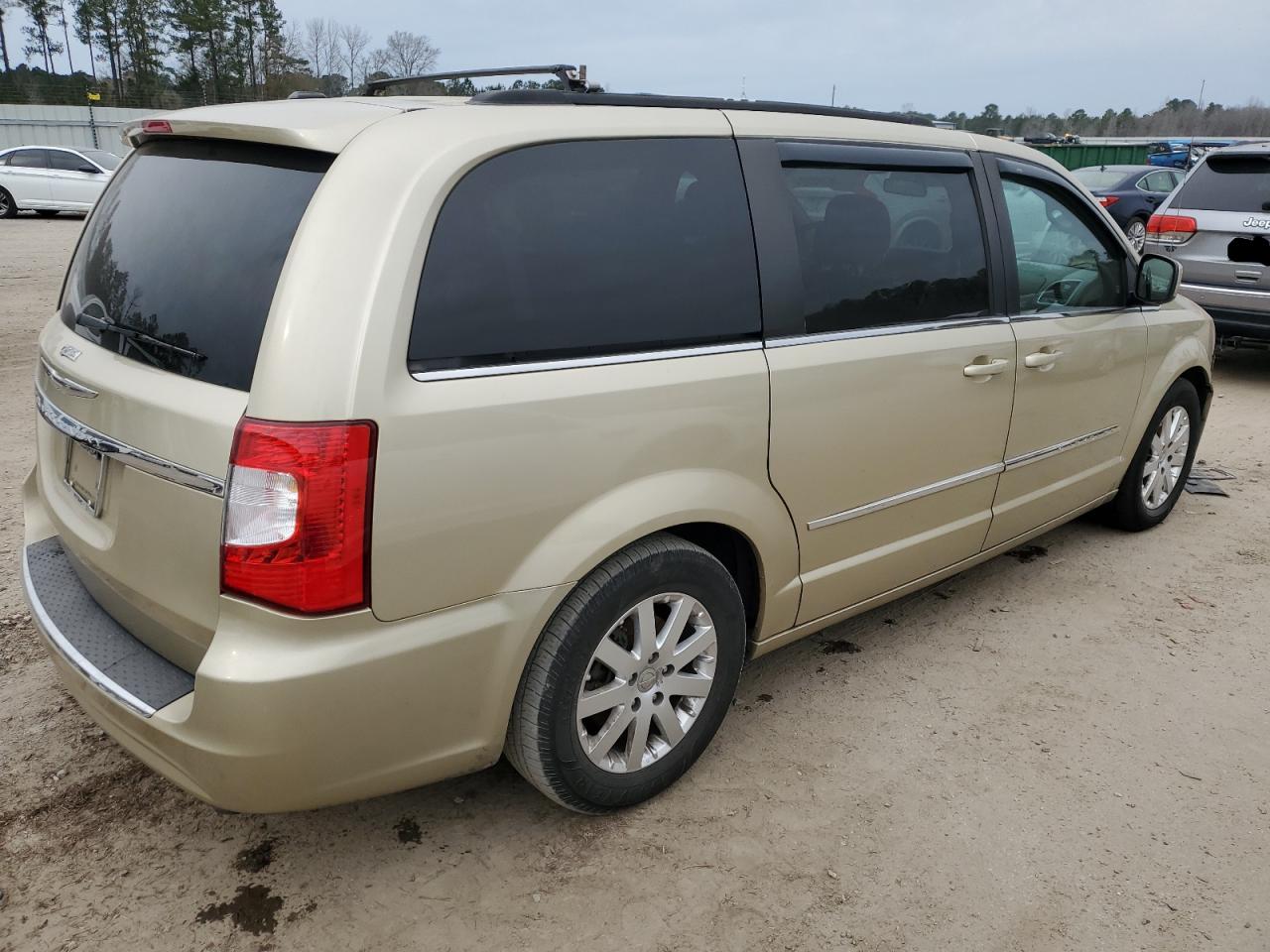 Photo 2 VIN: 2A4RR8DGXBR612339 - CHRYSLER TOWN & COUNTRY 