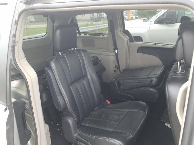 Photo 5 VIN: 2A4RR8DGXBR658978 - CHRYSLER TOWN & COU 