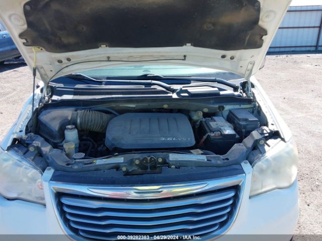 Photo 9 VIN: 2A4RR8DGXBR690099 - CHRYSLER TOWN & COUNTRY 