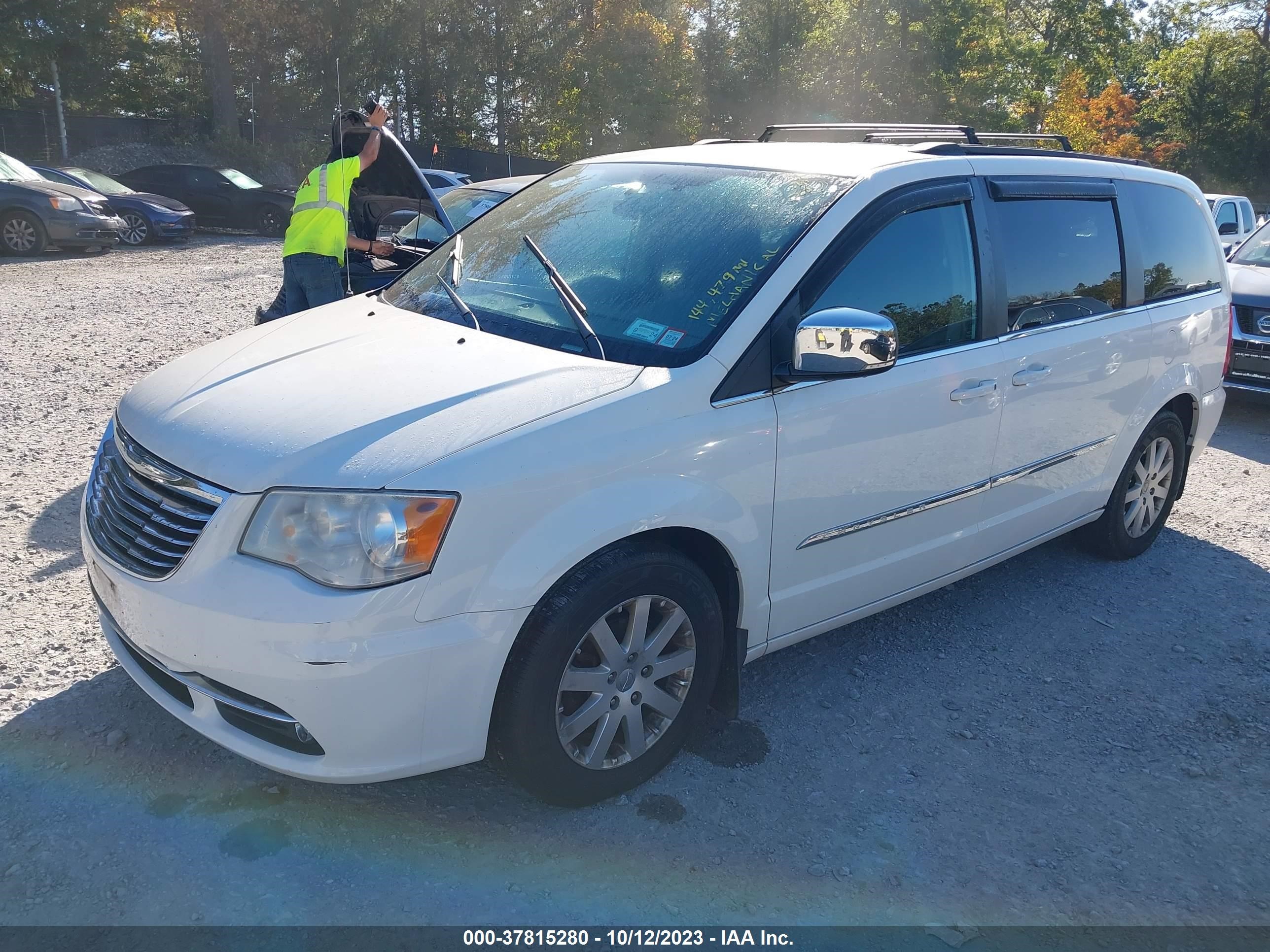 Photo 1 VIN: 2A4RR8DGXBR781079 - CHRYSLER TOWN & COUNTRY 