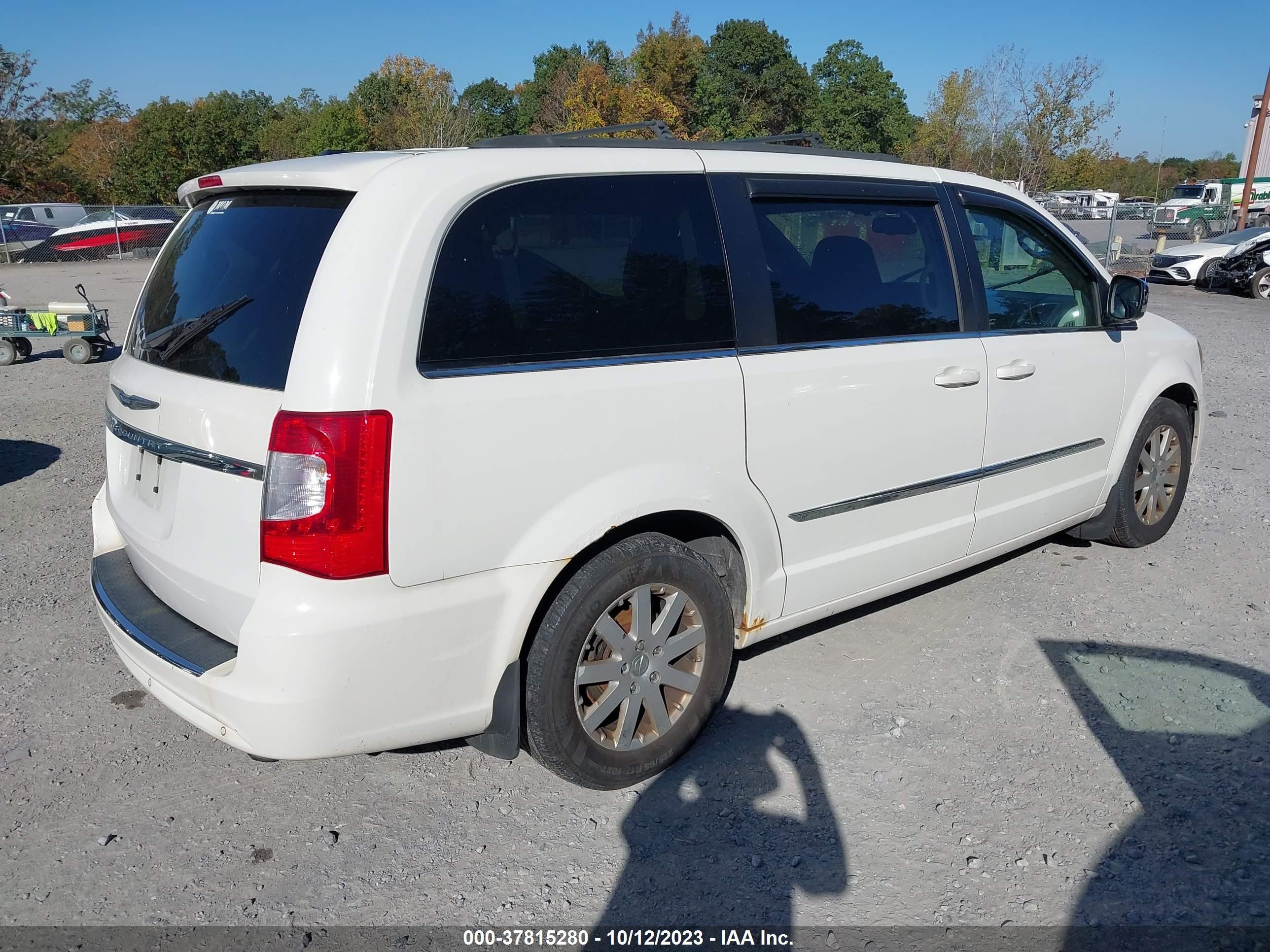 Photo 3 VIN: 2A4RR8DGXBR781079 - CHRYSLER TOWN & COUNTRY 