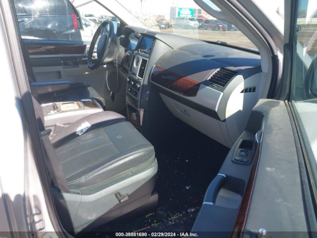 Photo 4 VIN: 2A4RR8DX0AR415873 - CHRYSLER TOWN & COUNTRY 