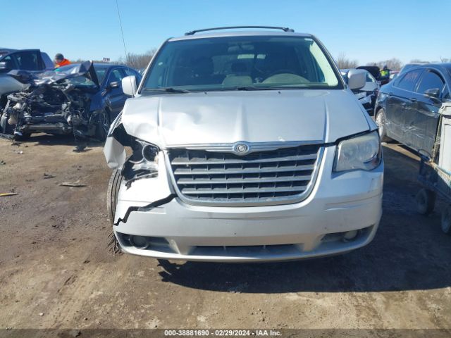 Photo 5 VIN: 2A4RR8DX0AR415873 - CHRYSLER TOWN & COUNTRY 