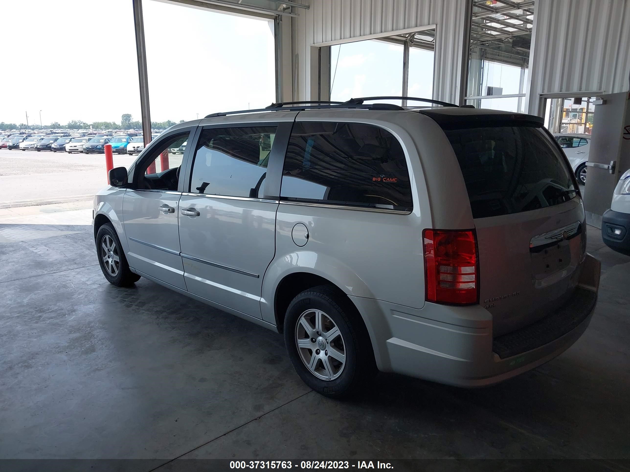 Photo 2 VIN: 2A4RR8DX2AR352047 - CHRYSLER TOWN & COUNTRY 