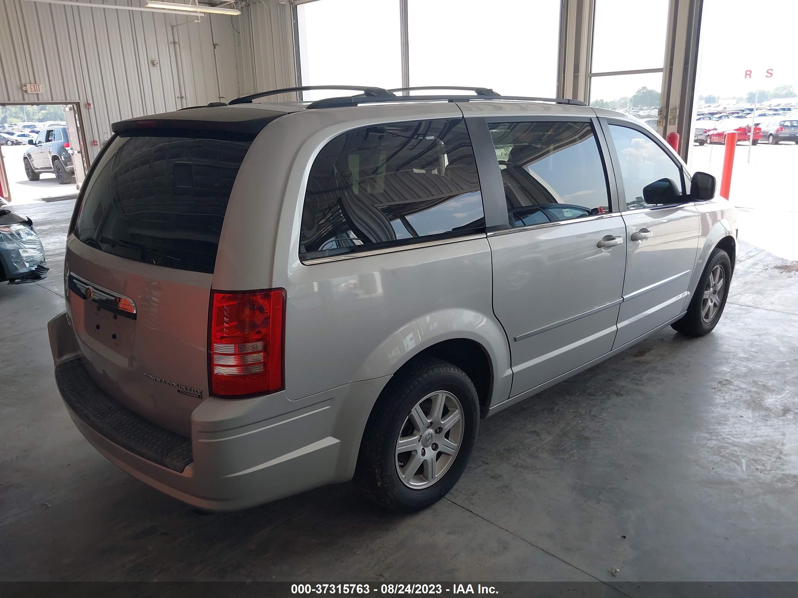 Photo 3 VIN: 2A4RR8DX2AR352047 - CHRYSLER TOWN & COUNTRY 