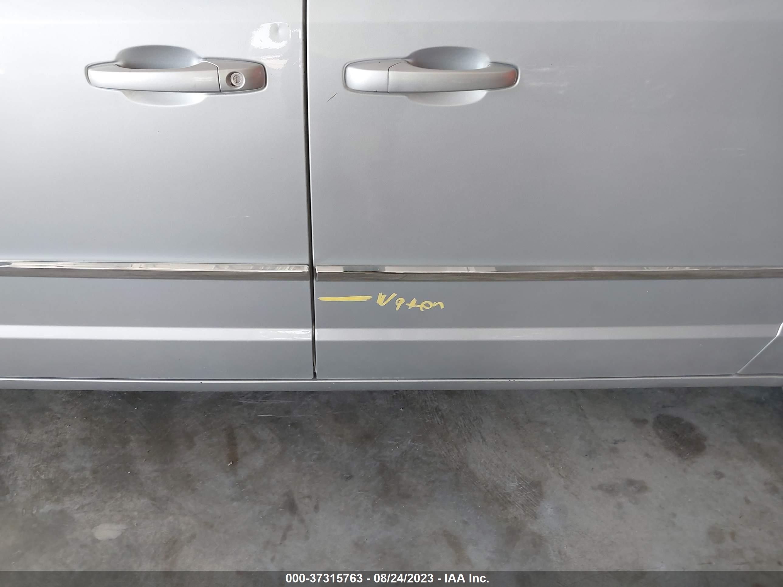 Photo 5 VIN: 2A4RR8DX2AR352047 - CHRYSLER TOWN & COUNTRY 