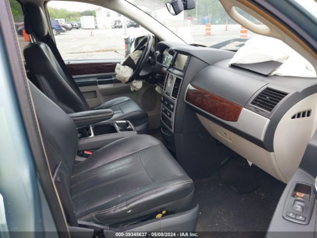 Photo 4 VIN: 2A4RR8DX2AR361492 - CHRYSLER TOWN & COUNTRY 